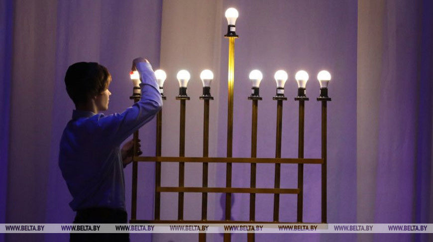 Иудеи всего мира празднуют Хануку.