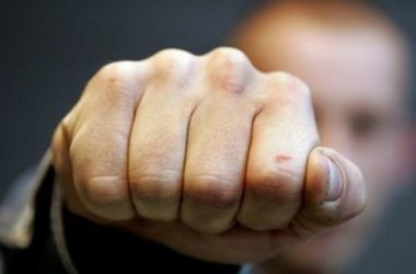 В Парканах сын избил мать за то, что она ночевала у подруги.
