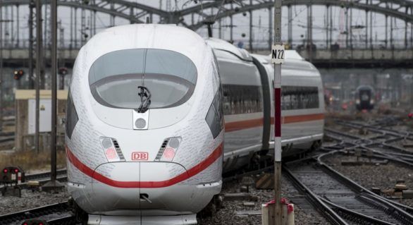 620 de kilometri, parcurşi pe calea ferată, în aproape patru ore