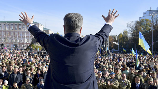 Порошенко призвал верующих сделать выбор между Россией и Украиной.