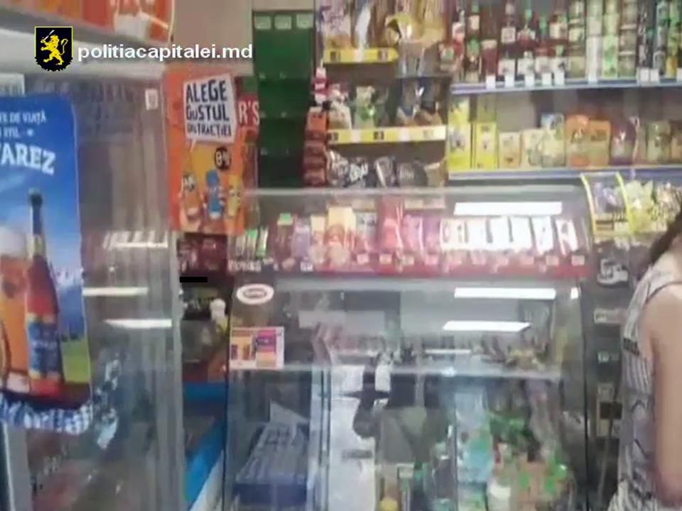 Încălcări grave la o alimentară. Vânzătorii vând produse expirate