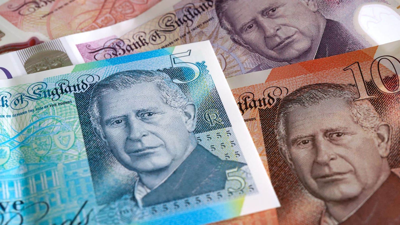 Un număr record de persoane din Marea Britanie spun că abia reușesc să facă față cheltuielilor de zi cu zi.