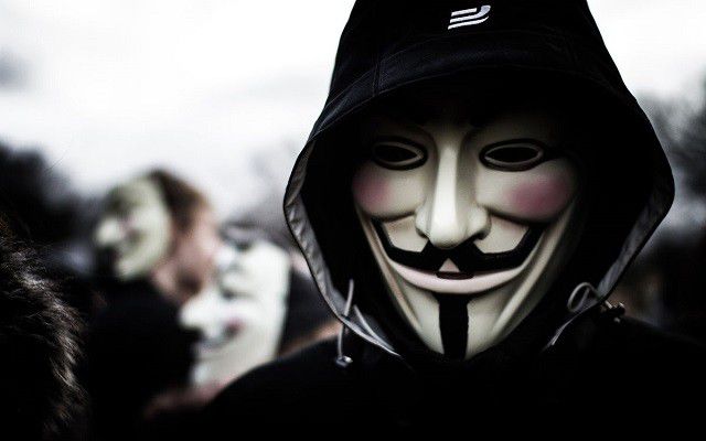 Anonymous a atacat 20.000 de conturi pe Twitter care aparțin SI. Foto: deathandtaxesmag.com