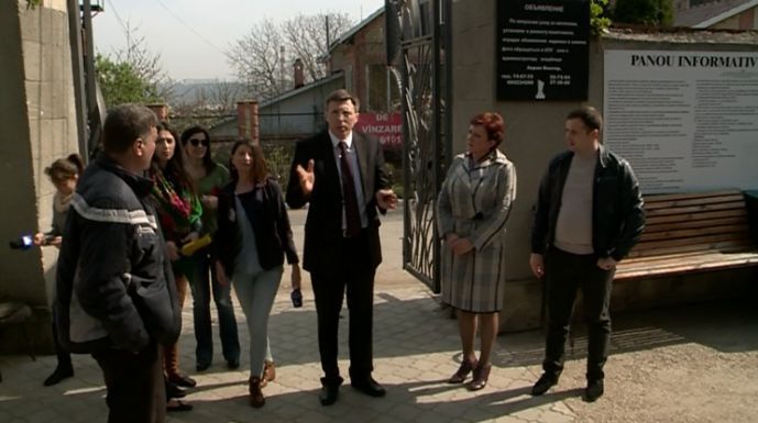 Cimitirele din capitală au fost inspectate de primarul Dorin Chirtoacă. Edilul a verificat starea mormintelor înainte de sărbători.