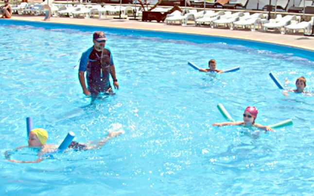 Un copil de cinci ani s-a încecat aseară într-o piscină. 