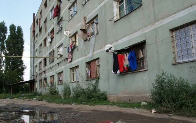 Un necunoscut a anunţat despre existenţa unui dispozitiv explozibil în căminul studenţesc.