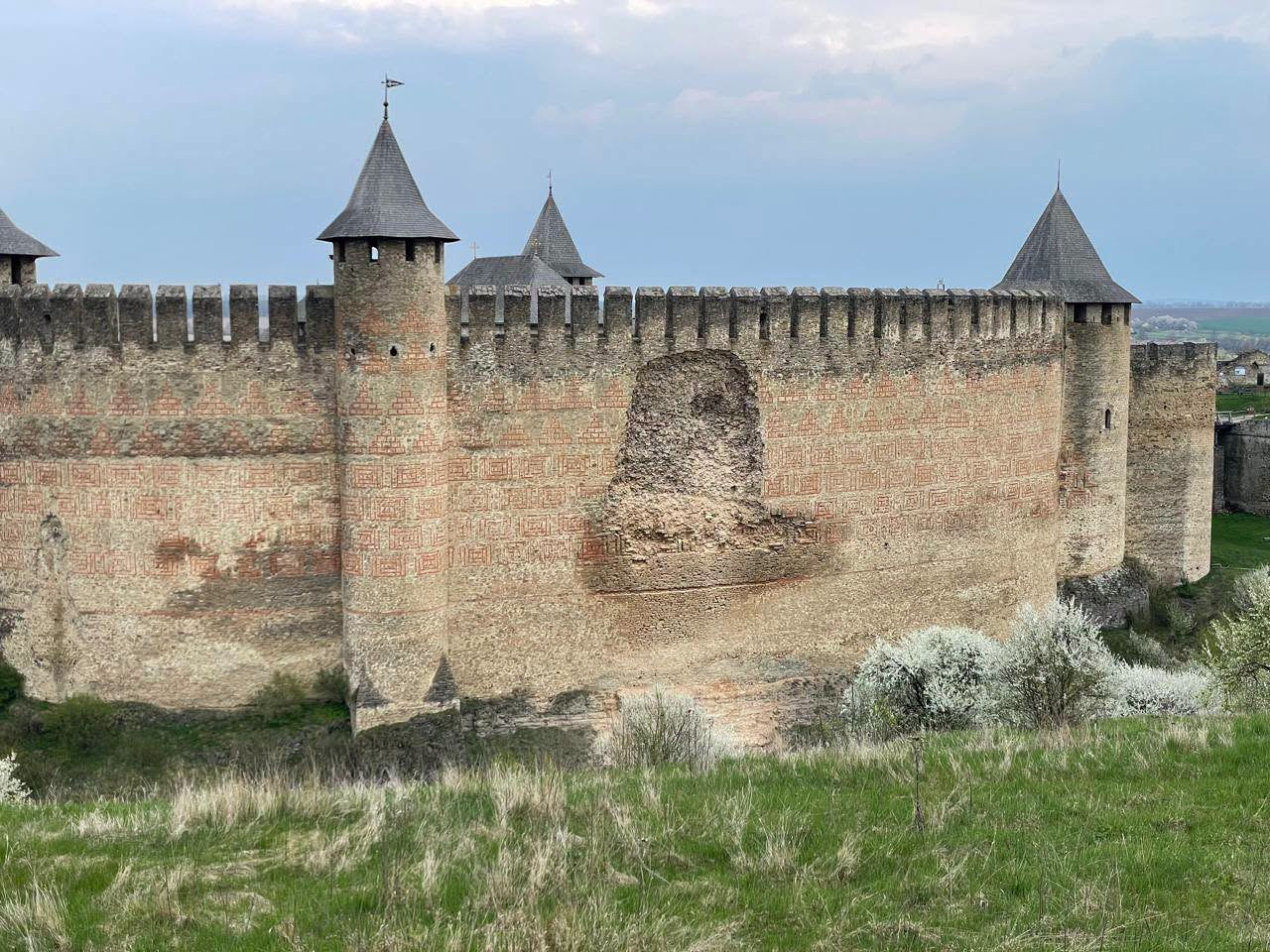 Șeful Institutului Național al Memoriei de la Kiev a acuzat Rusia de prăbușirea zidului Cetății Hotin.
