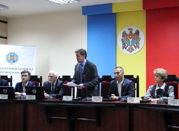 Pentru alegerile din 30 noiembrie, Guvernul a decis sa deschida in Rusia 5 sectii de votare, desi in proiectul initial figurau 15.