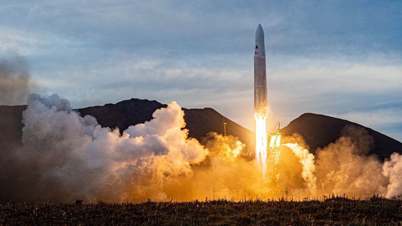 Ракета конкурента SpaceX рухнула и взорвалась после неудачного запуска.