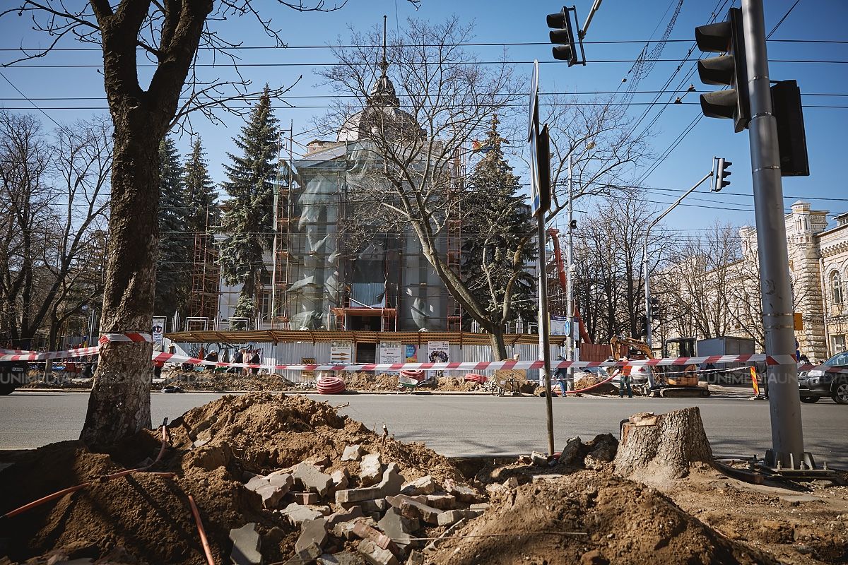 Власти так и не уточнили, когда ремонт бульвара Штефана чел Маре будет закончен.