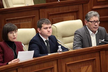 Либералы требуют исключить башкана из состава исполнительного органа.