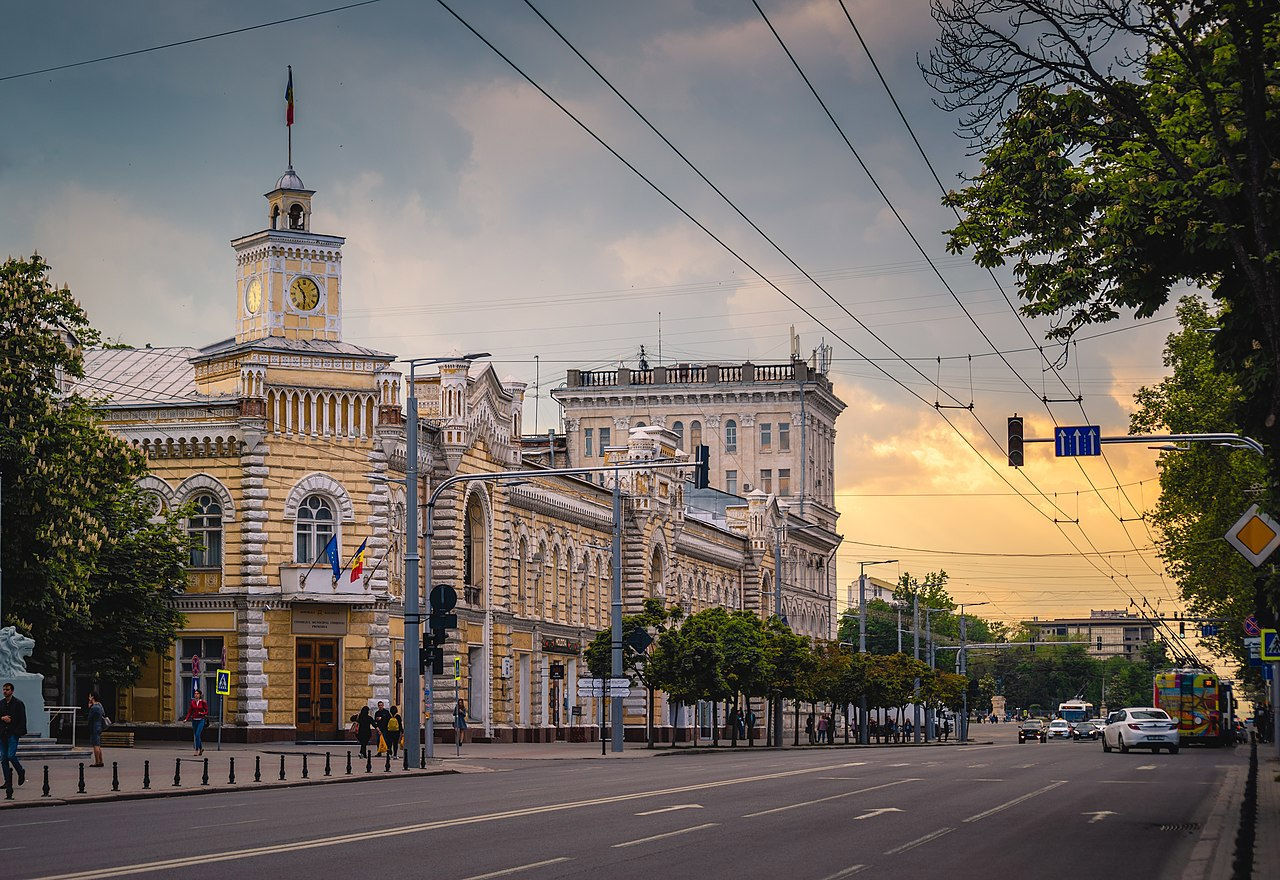 Fațadele, acoperișul și Turnul cu ceas al Primăriei vor fi reparate.