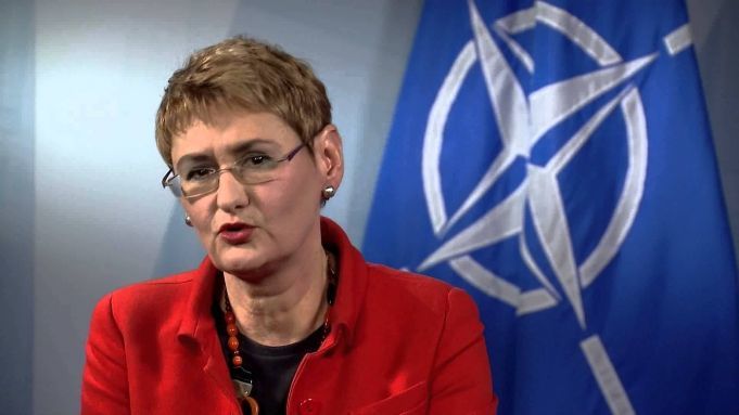 Purtătoarea de cuvânt a NATO, Oana Lungeascu.