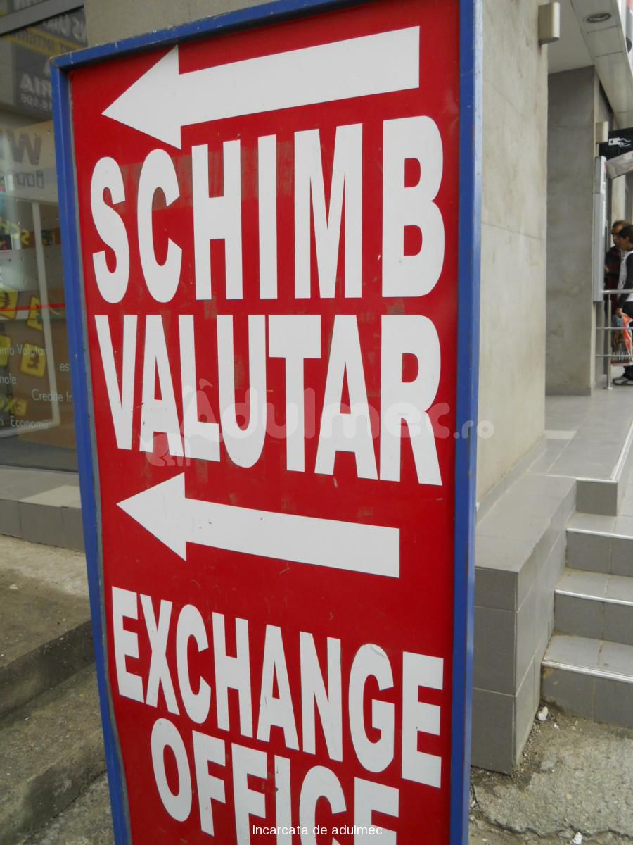 Majoritatea băncilor și caselor de schimb valutar au anunțat că nu mai au lei.  Foto: urbo.ro