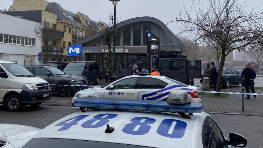 Из-за стрельбы нарушена работа метро Брюсселя: преступники могут прятаться в тоннелях.