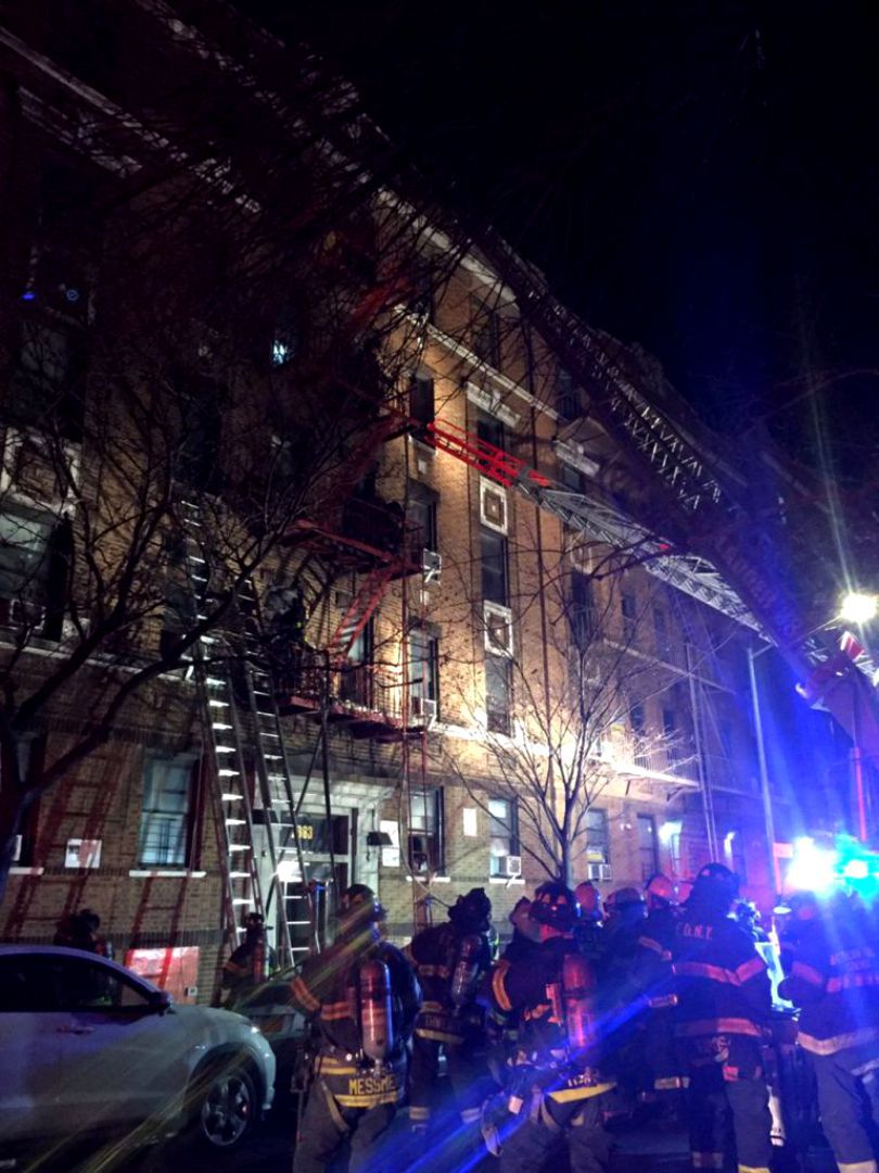 Incendiul de la New York, soldat cu 12 morți, provocat de un copil de 4 ani