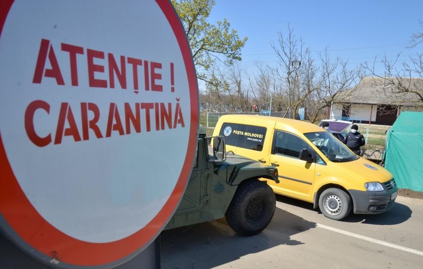 Спасатели продолжают дежурить в зонах карантина.