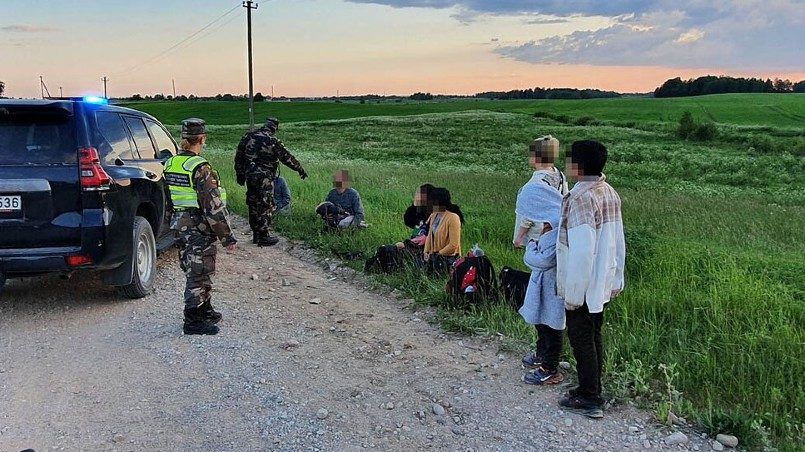 В Литве строят первый палаточный городок для нелегальных мигрантов.