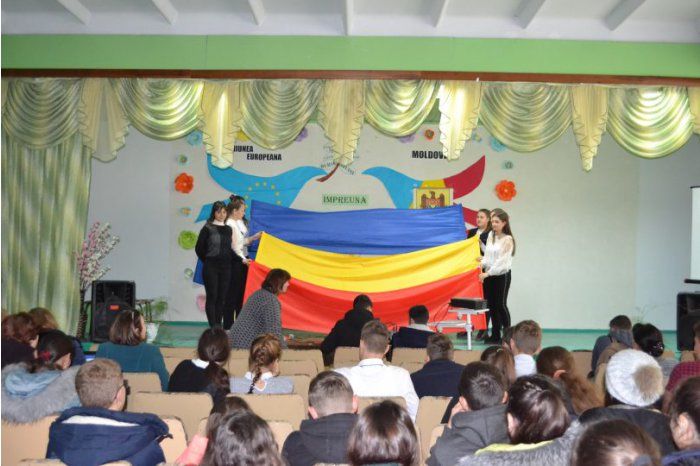 Молодежь в Оланештах проинформировали о возможностях ЕС.