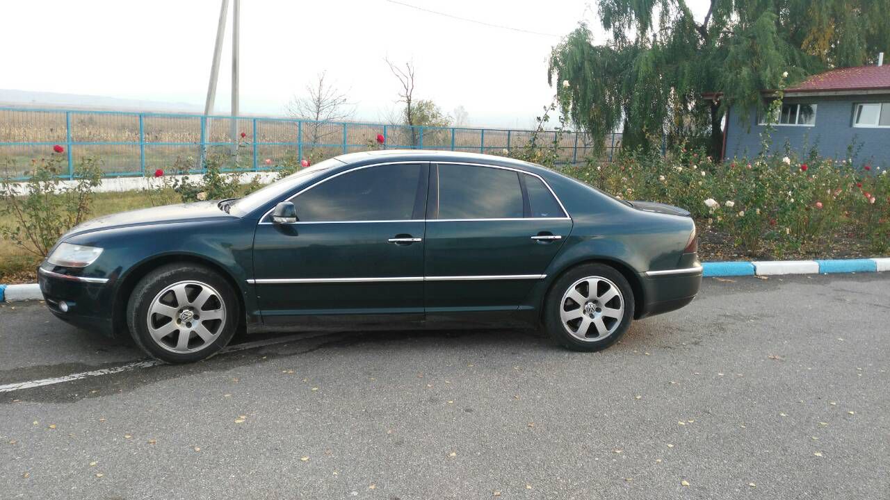 Trei mijloace de transport cu acte false și căutate pe Interpol, reținute la frontieră.