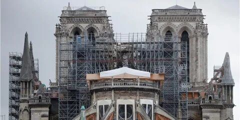 Настоятель Нотр-Дама рассказал о вероятности дальнейшего обрушения собора.