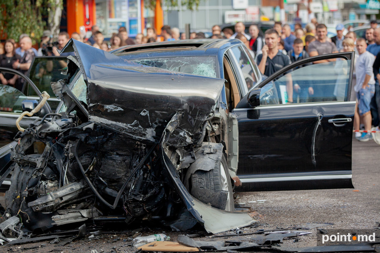 Появилось видео столкновения Porsche и троллейбуса.