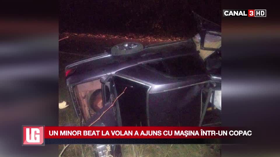 Un minor beat la volan a ajuns cu maşina într-un copac. 