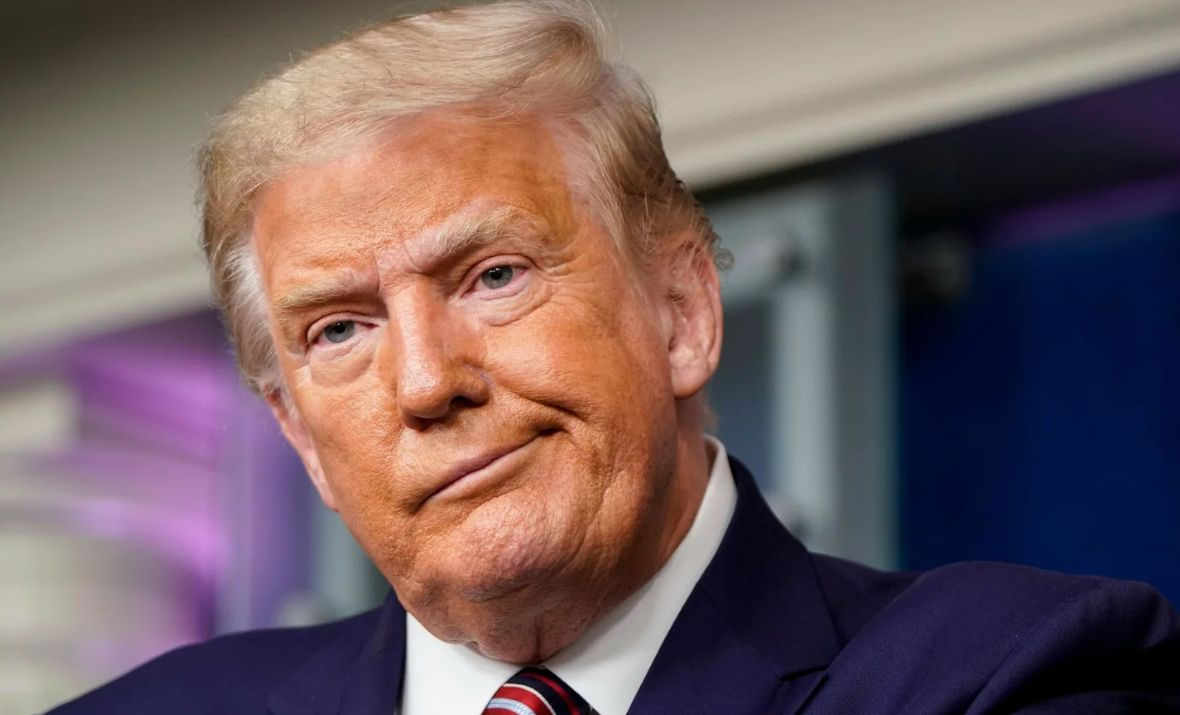 Трамп может отказаться от явки в суд, где ему будут предъявлены обвинения.