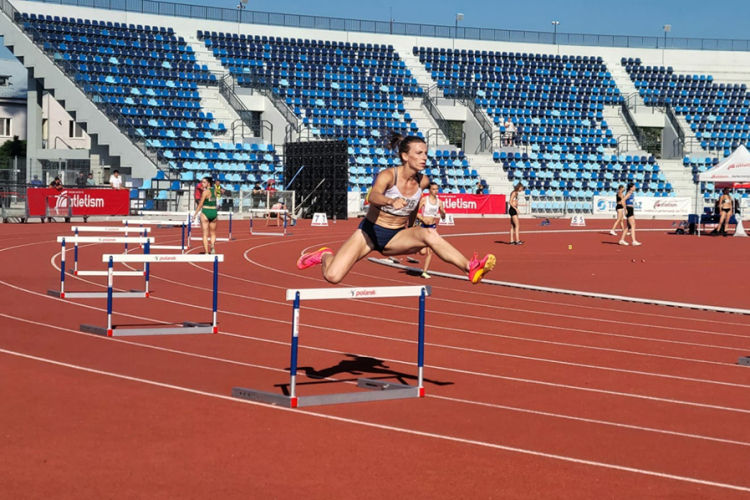 Спортсменка Анна Бергий завоевала три золотые медали на Кубке Румынии.