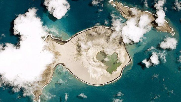 Insula Hunga Tonga Hunga Ha'apai a apărut la aproximativ 65 de kilometri la nord de Nuku'alofa.