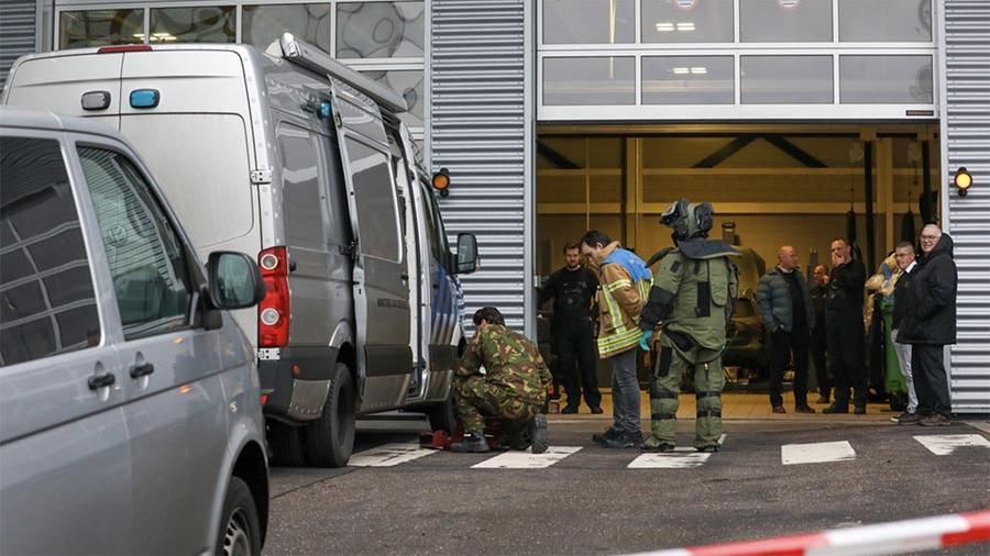 Пять нидерландских фирм в Амстердаме, Роттердаме и Утрехте получили посылки с бомбами за последнюю неделю.