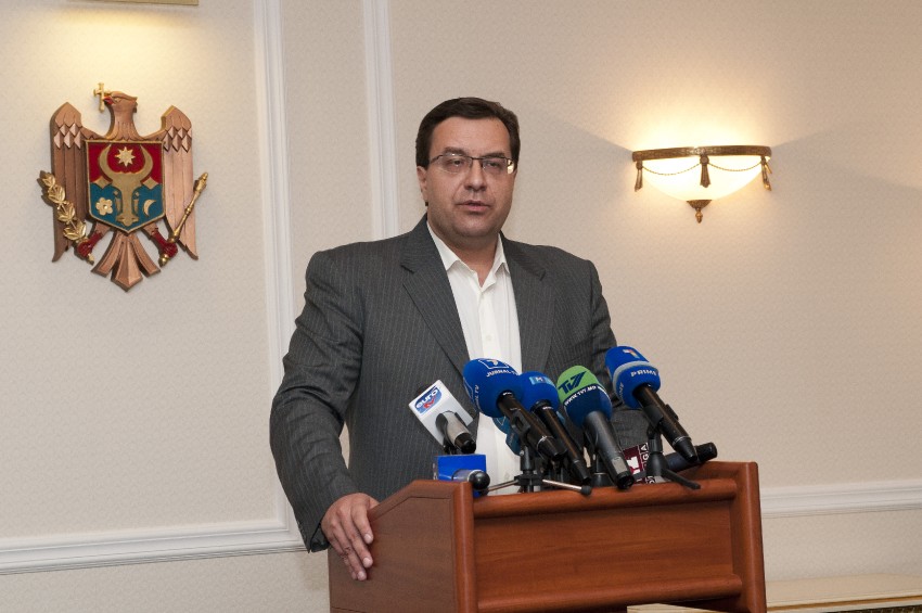 Președintele Parlamentului a precizat că legea va fi adoptată în forma acceptată de majoritatea parlamentară.