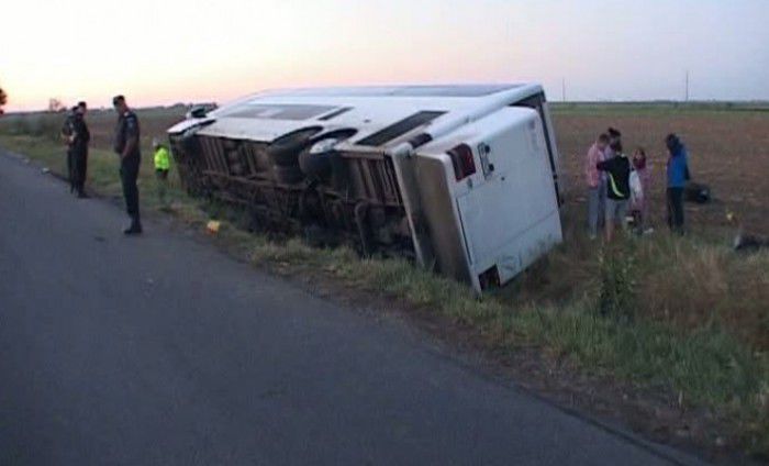 Un autocar cu 53 de ucraineni s-a răsturnat. Foto: fanatik.ro