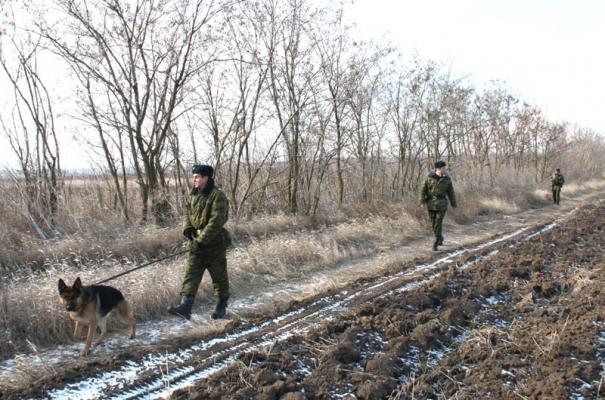 Potrivit poliţiştilor de frontier, persoanele în cauză sunt cetăţeni moldoveni cu vârste de 22 şi 28 ani, locuitori ai oraşului Chişinău şi satului Opaci