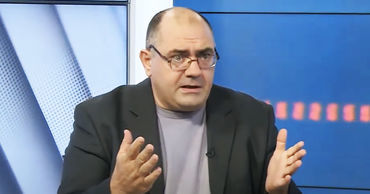 Журналист Александр Петков.