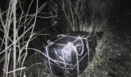 Au lăsat sacii cu ţigări din spate şi au luat-o la sănătoasa. Este isprava a doi bărbaţi, care intenţionau să transporte ilicit, peste Prut, două mii de pachete de ţigări.