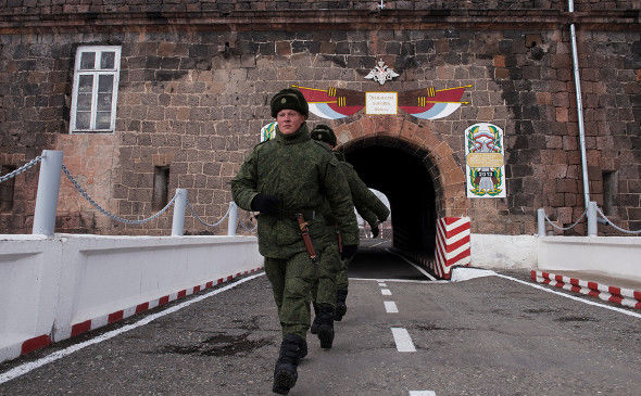 Ереван попросил у Москвы военную помощь после боев с Азербайджаном.