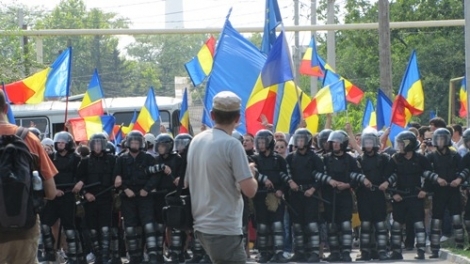 Cele mai mari ciocniri au avut loc la intersecţiile străzii Puşkin cu cele a străzilor Voluntarilor şi Ştefan cel Mare.  