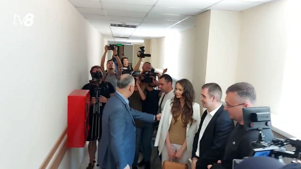 Додон в суде встретился с Сырбу: политики пожелали друг другу успеха.