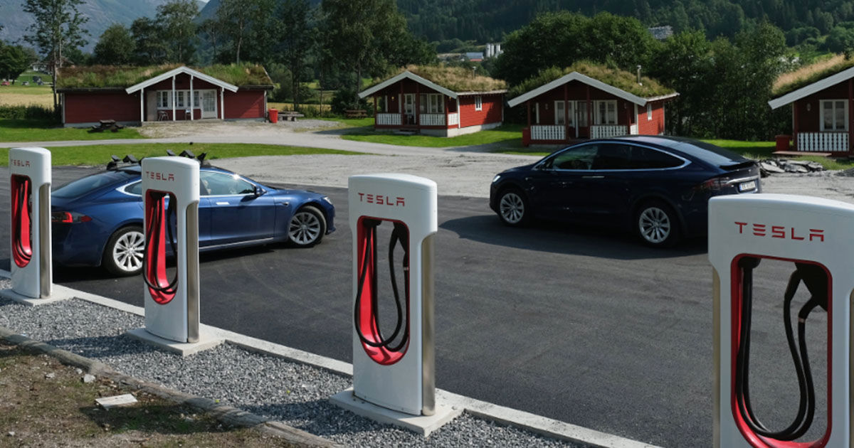 Vânzările Tesla în Norvegia au crescut de peste trei ori.