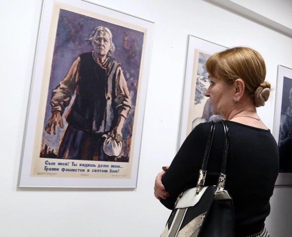 В Кишиневе открылась выставка плакатов времен ВОВ.