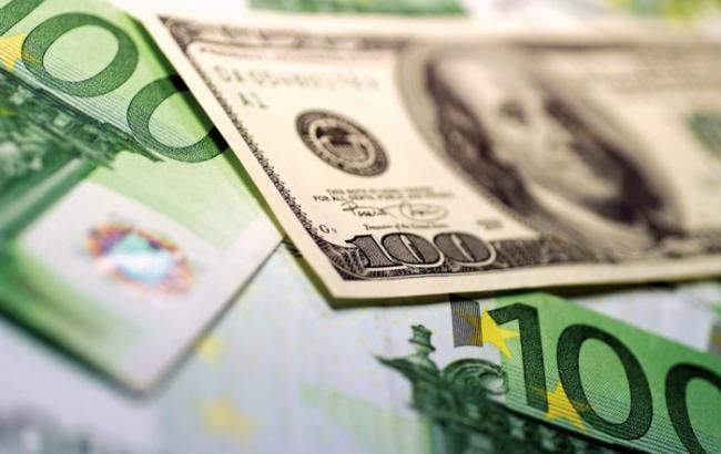 Внучка украла из кармана деда 700 долларов и 100 евро. Фото символ: rbc.ua.