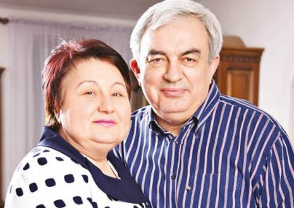 Сам Дука получил Орден Республики в 2011 году по указу своего коллеги по Демпартии.