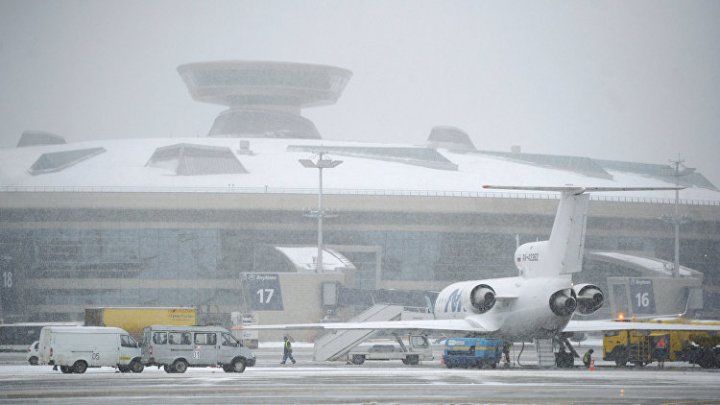 Ninsorile din Rusia ţin avioanele la sol. 30 de zboruri, anulate