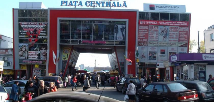 Un bărbat băut a fost lovit grav de un Volkswagen. Foto: agora.md
