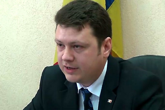 По словам Показного, "замена одной программы другой или смещение в сетке вещания не являются нарушением закона".