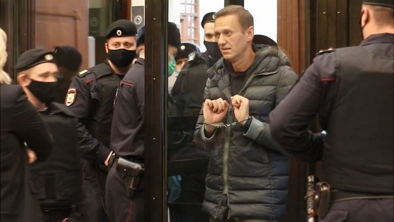 Суд отправил Навального в колонию на 3,5 года.