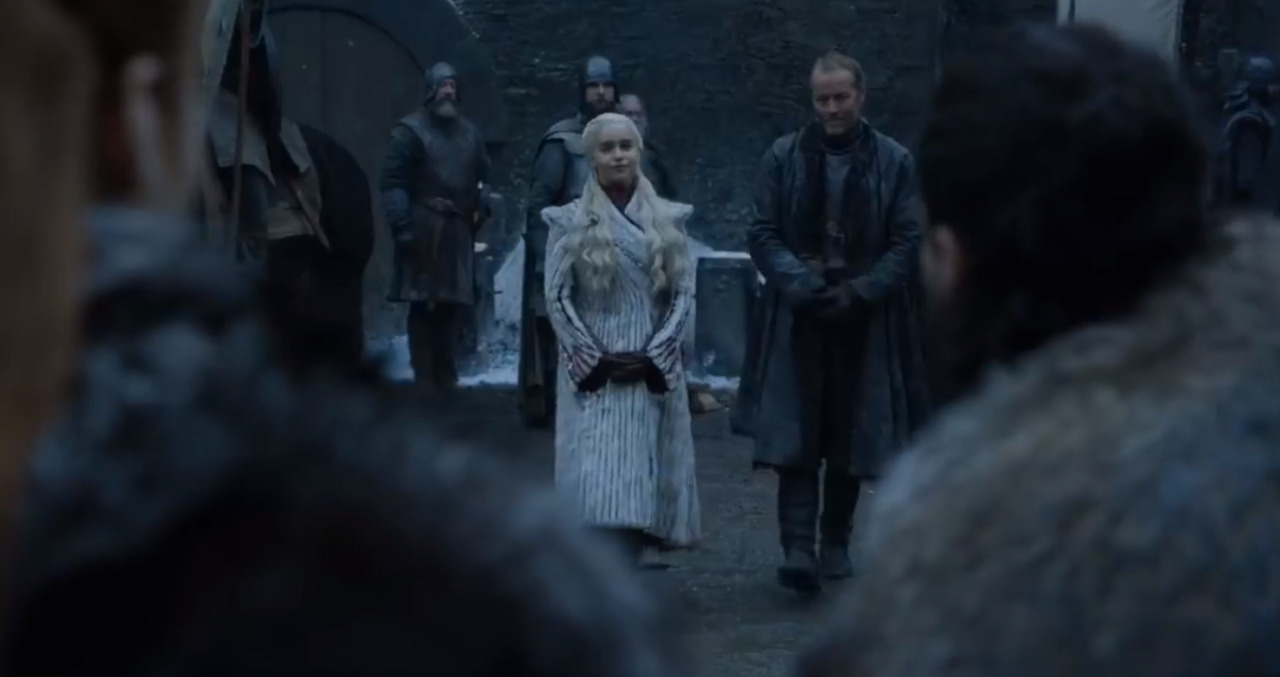 HBO показал новые кадры из «Игры престолов» и «Хранителей».