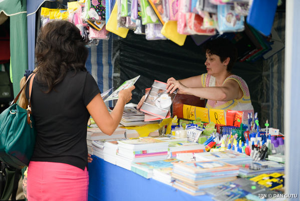 La Moldexpo s-a deschis iarmarocul şcolar. Foto: ipn\dan gutu