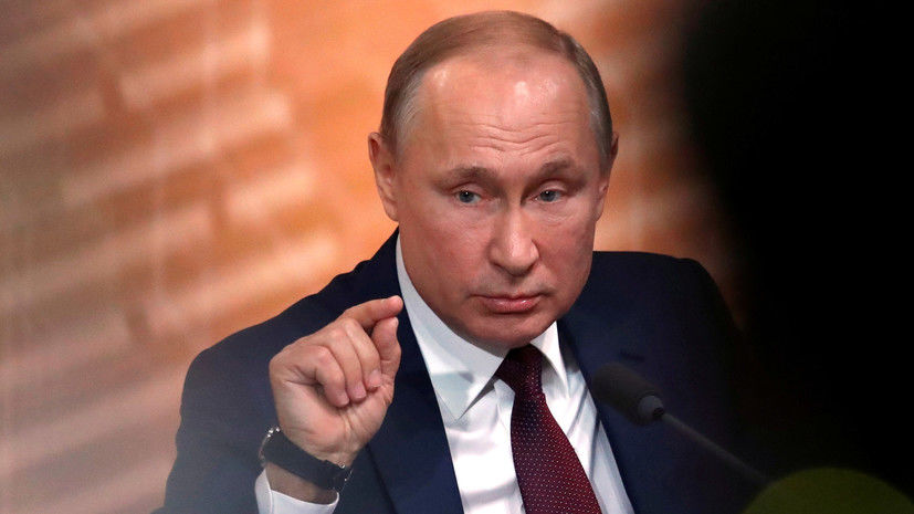 Путин рассказал, как прыгал с парашютом.